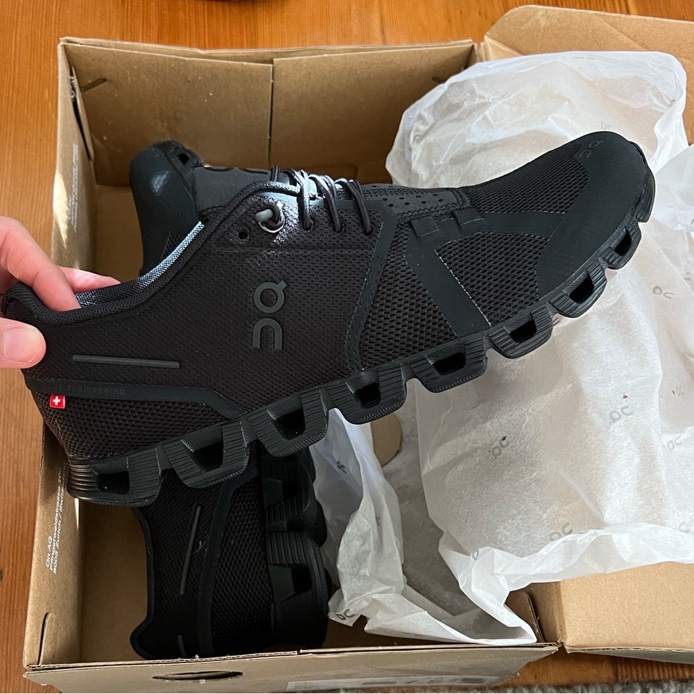 On Running cloud All-Black Athletic Shoes 7.5